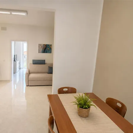 Etnera 3*